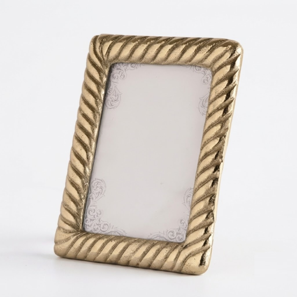 Luxury Gold Abstract Vine Photo Frame Iron Thread Metal Picture Frame Wholesale Modern Geometric Branch Tabletop Decor For Home And Office 5