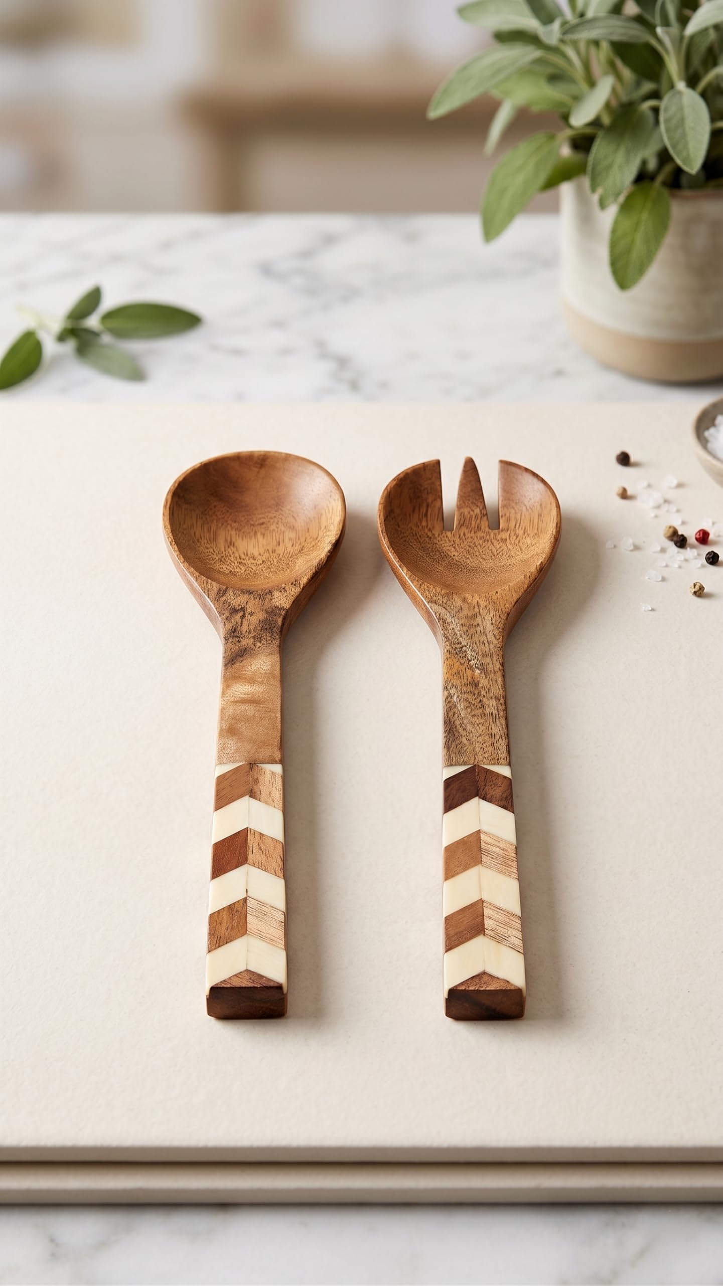 Premium Mango Wood Salad Servers with Decorative Rasin Handles – Set of 2 3